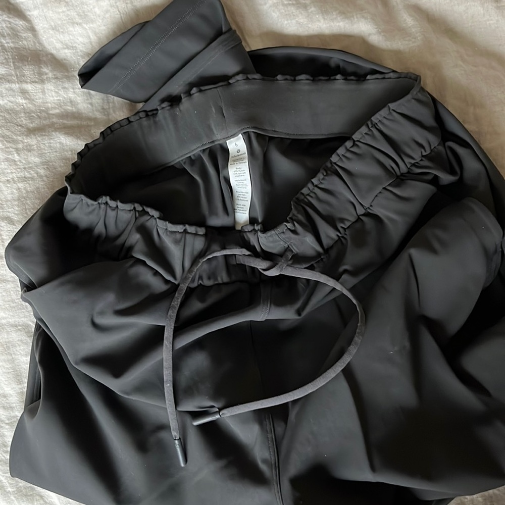 Lululemon stretch high rise pant 7/8 length size 6 charcoal